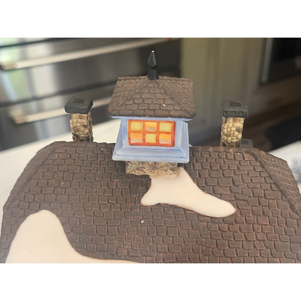 Department 56 New England Village CHOWDER HOUSE 56571 Heritage Village - Picture 3 of 8